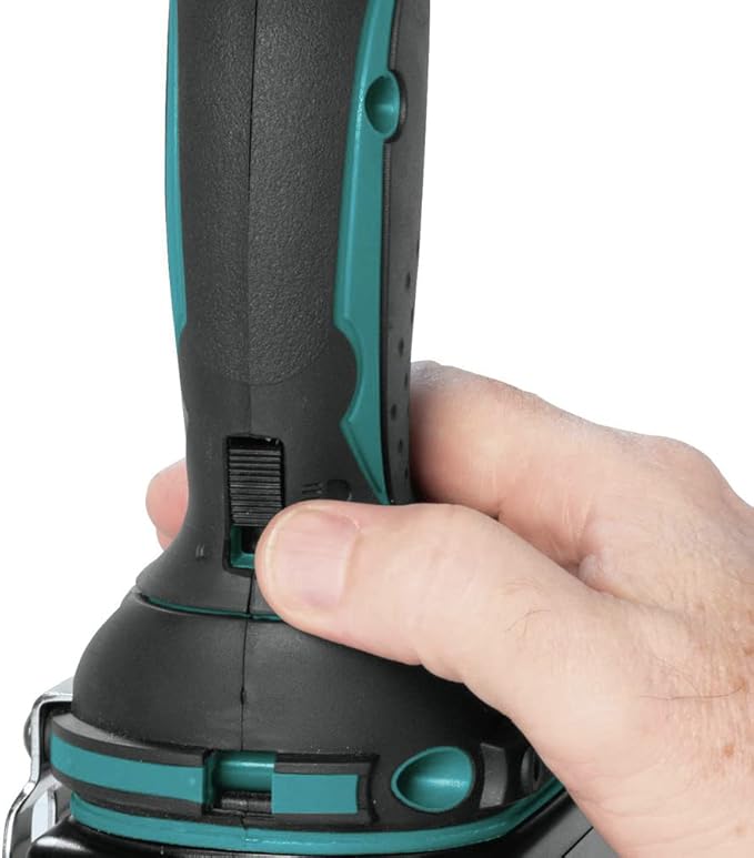 Makita XWT04S1 18V LXT® Lithium-Ion Cordless 1/2" Sq. Drive Impact Wrench Kit (3.0Ah)
