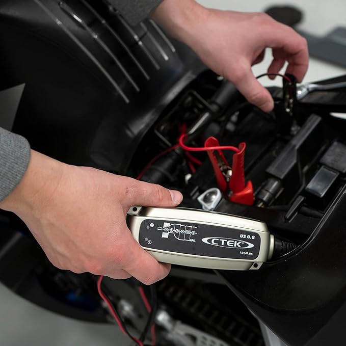 CTEK (56-865) US 0.8 12 Volt Fully Automatic 6 Step Battery Charger,Black