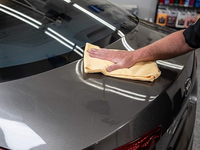 Meguiar's Deep Crystal Carnauba Wax, High-Grade Carnauba Liquid Car Wax for Long-Lasting Protection, Creates a Brilliant Shine and Gloss, Blocks UV Rays, Ideal Step for After Polishing, 16 Oz