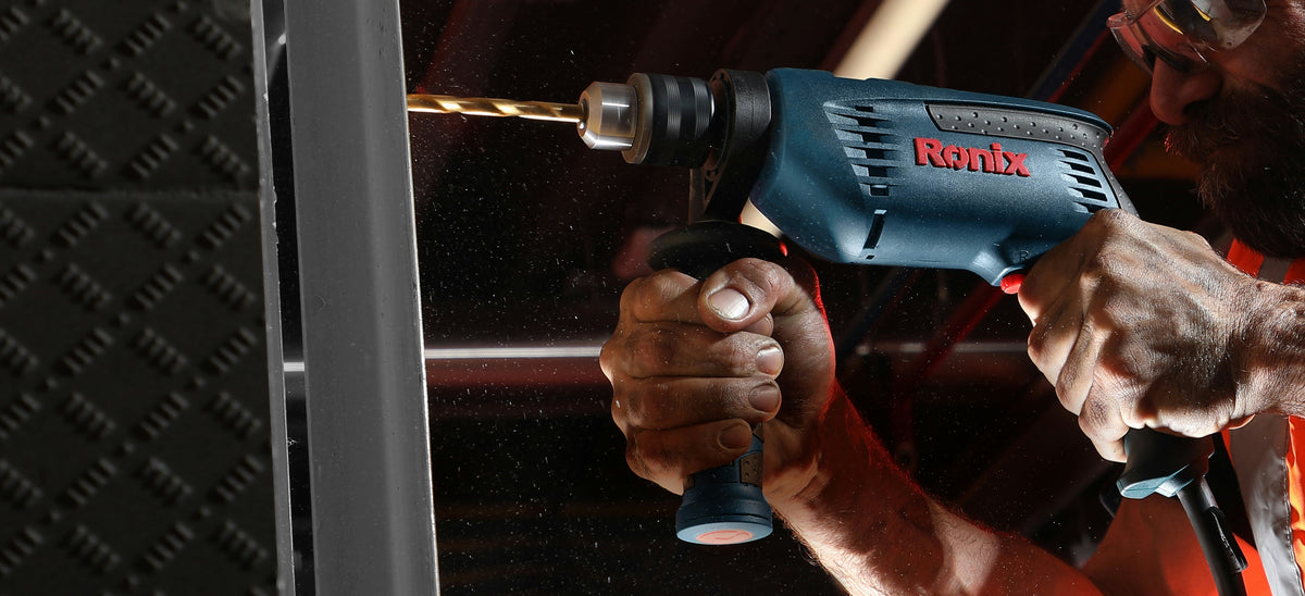 Power drill used for drilling holes and driving screws
