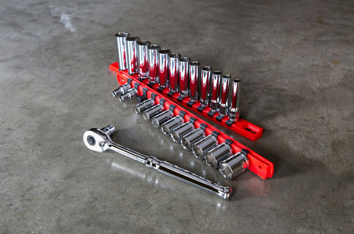Ratchet tool used with socket for tightening bolts
