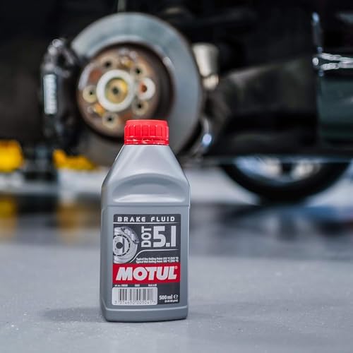 Motul DOT 5.1 Synthetic Brake Fluid – High Performance Non-Silicone Fluid for ABS, ESP & Hydraulic Brake Systems with High Boiling Point Protection – 500ml (2 Pack)