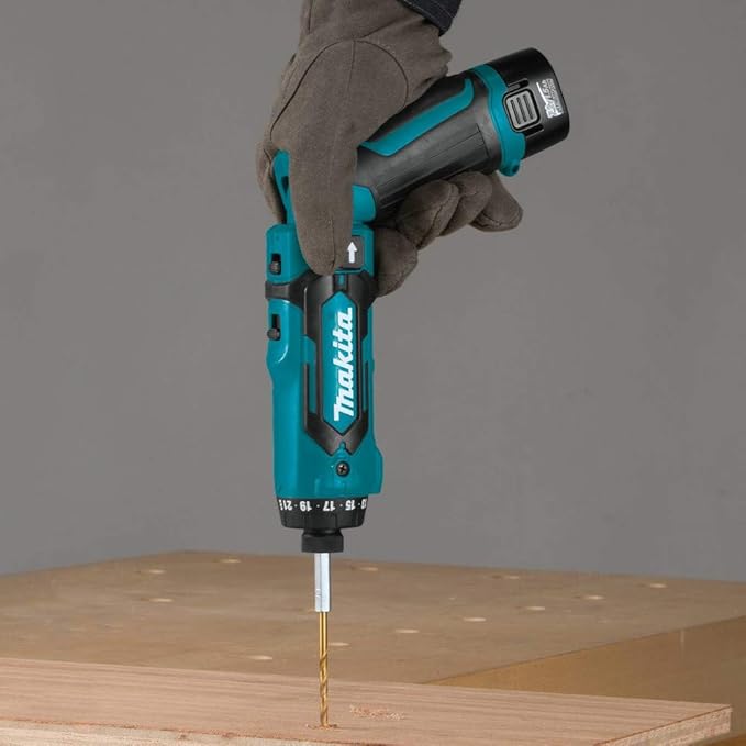 Makita DF012DSE 7.2V Lithium-Ion Cordless 1/4" Hex Driver-Drill Kit with Auto-Stop Clutch