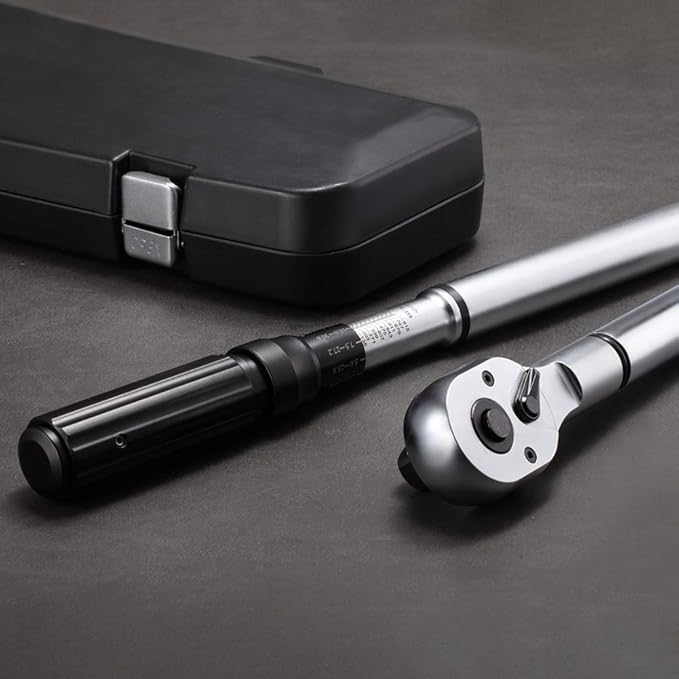 3/4-inch Drive Click Torque Wrench Dual-Direction Adjustable Torque Wrench Set with Buckle with Screwdriver (100-600ft.lb / 135-815Nm)