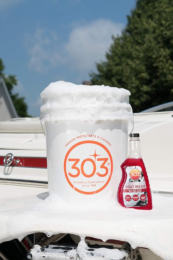 303 Products Marine Boat Wash with UV Protectant - For A Deep Clean, Spot Free Shine - 30 Day UV Protection - Removes Salt, Dirt, And Grime - 32 fl. oz. (30586)