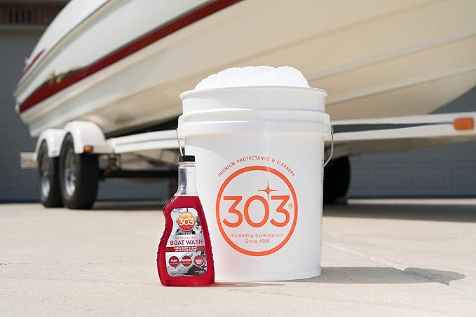 303 Products Marine Boat Wash with UV Protectant - For A Deep Clean, Spot Free Shine - 30 Day UV Protection - Removes Salt, Dirt, And Grime - 32 fl. oz. (30586)