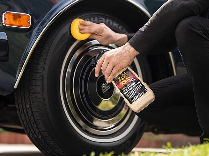 Meguiar's Professional Vinyl and Rubber Cleaner Conditioner M4016 - Pro-Grade for Interior and Exterior, Screens out UV Rays while Leaving Behind a Natural Sheen, 16 Oz
