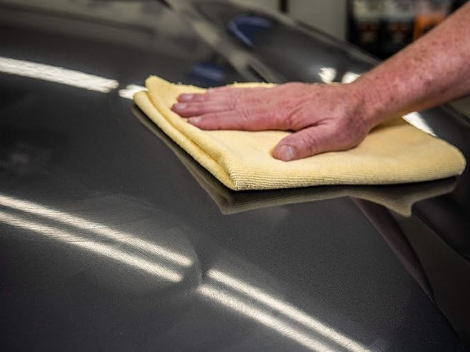 Meguiar's Cleaner Wax, Easy-to-Use Paste Wax that Removes Light Defects, Protects Single Stage Paint/Clear Coat, and Leaves a Glossy Shine in One Step, 11 Oz